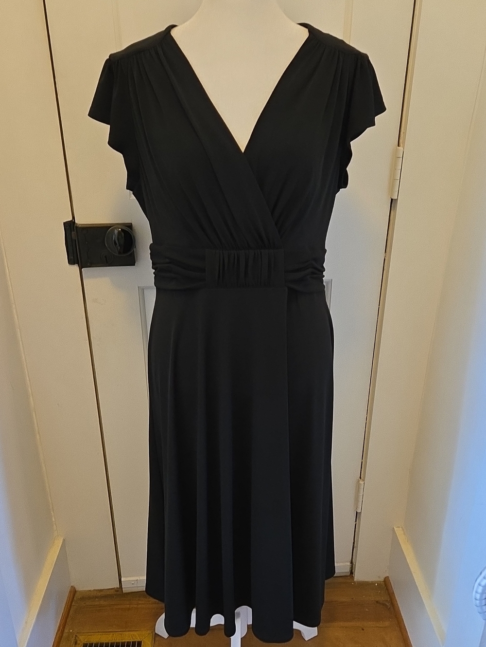 Jones New York Black Cap Sleeve V-Neck Dress Size 12